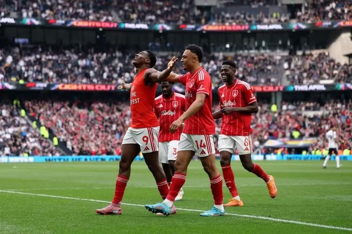 Ngược lại, chiến thắng giúp Nottingham Forest vươn lên vị trí thứ 16 với 2 điểm nhiều hơn Tottenham.