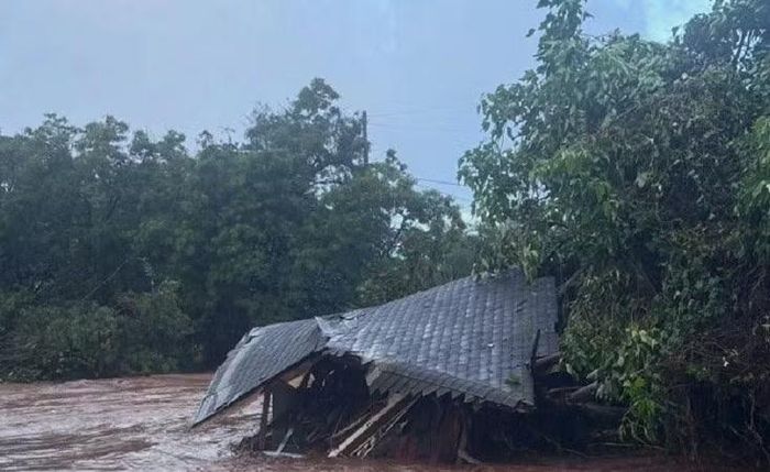 Thống đốc bang Hawaii đã ban hành một số thông báo khẩn cấp do bão lũ, và thời gian cứu trợ thiên tai sẽ có hiệu lực đến ngày 13/4.