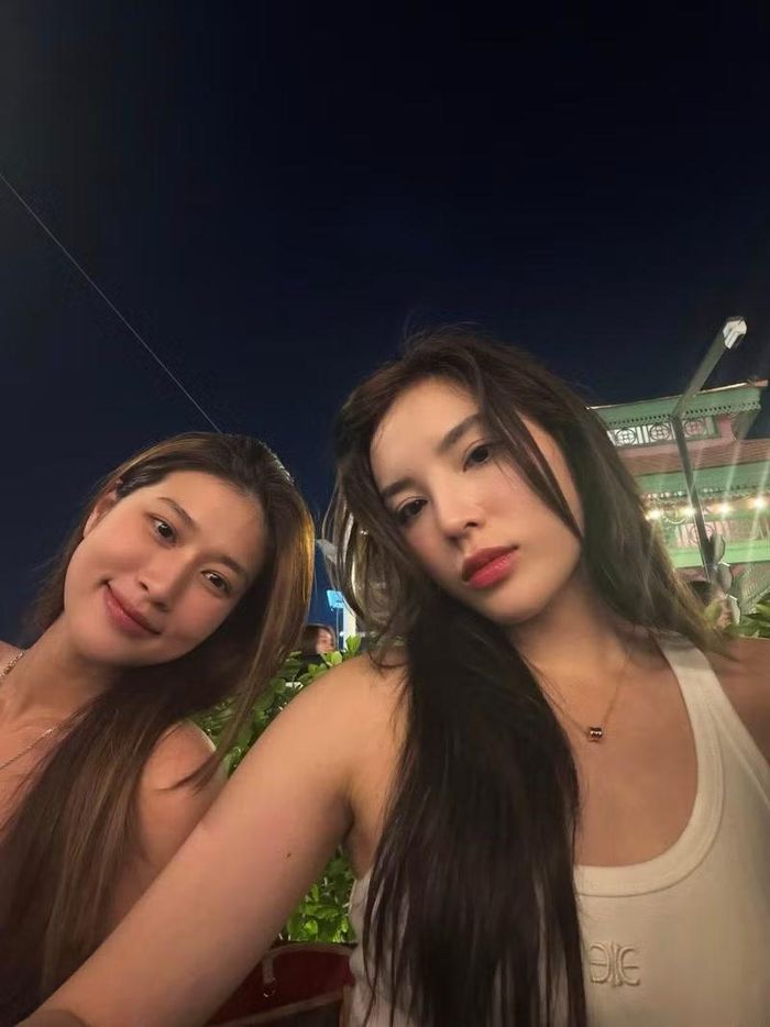 Không chỉ gây chú ý bởi những cử chỉ thân mật, Kỳ Duyên và Thiên Ân còn ghi điểm với gu thời trang đồng điệu.