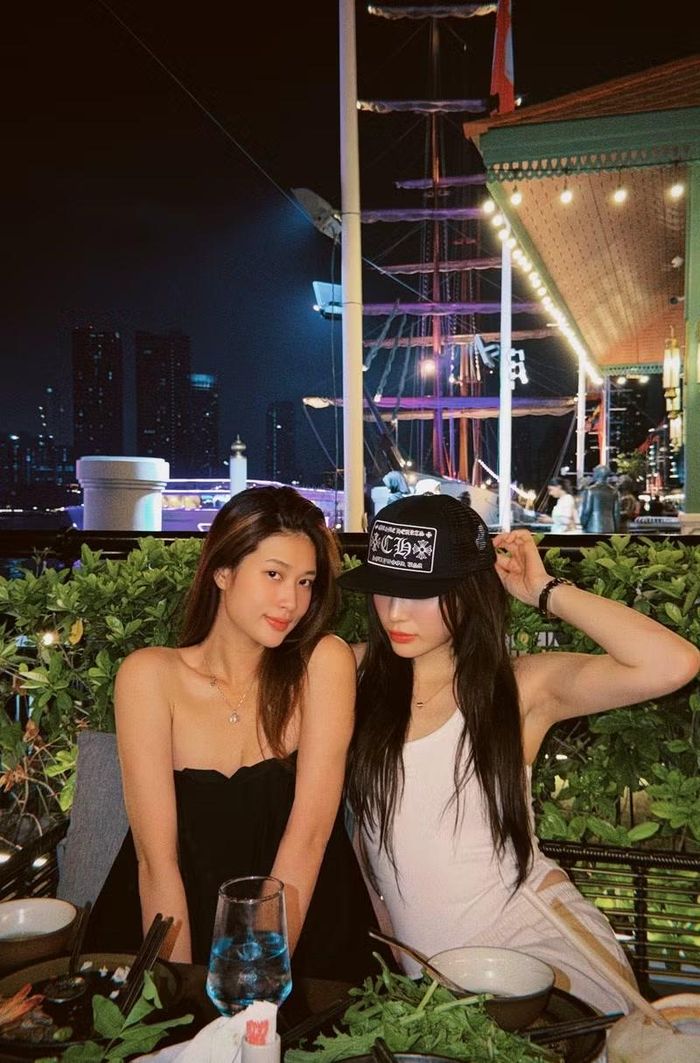 Trên trang cá nhân, Kỳ Duyên và Thiên Ân liên tục chia sẻ những hình ảnh vui vẻ, gần gũi trong suốt hành trình.