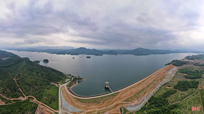 Từ một vùng đất từng in dấu bom đạn, hồ Kẻ Gỗ đang “chuyển mình” thành không gian xanh, địa điểm du lịch, điểm đến linh thiêng, nơi giáo dục truyền thống yêu nước cho thế hệ trẻ. Sân bay dã chiến Libi dẫu đã hòa vào dòng nước Kẻ Gỗ, nhưng khúc tráng ca về những người con đã lấy máu xương mình dệt nên lịch sử sẽ còn âm vang mãi giữa đại ngàn.