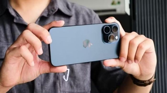 Chất liệu và giao diện iPhone 15 Pro Max rất hiện đại