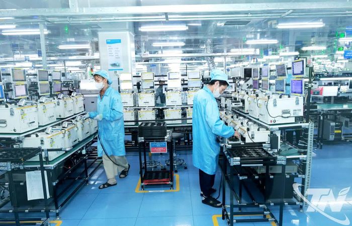 Lao động trong các doanh nghiệp trên địa bàn tỉnh ngày càng được đào tạo bài bản, đáp ứng nhu cầu sản xuất hiện đại. Ảnh: T.L
