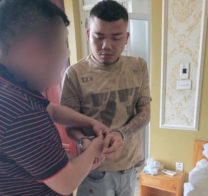 Thời điểm đối tượng Dương Hữu Ninh bị bắt giữ khi lẩn trốn trong nhà nghỉ.