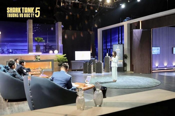 Bà Hana Ngô từng lên Shark Tank mùa 5 gọi vốn. Ảnh: Shark Tank.