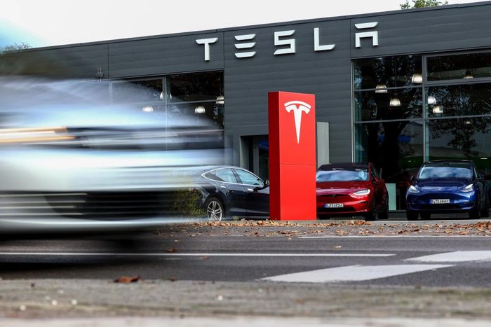  Tesla "thoát dớp" suy giảm trong nhiều tháng liên tiếp khi doanh số tháng 2/2026 tăng 11,8% so với cùng kỳ năm trước. Cả BYD và Tesla đều chiếm khoảng 1,8% thị phần trong tháng này. 