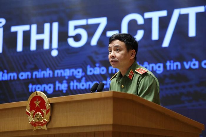Trung tướng Lê Xuân Minh, Cục trưởng Cục An ninh mạng và phòng, chống tội phạm sử dụng công nghệ cao (A05), Bộ Công an trao đổi về một số nội dung công tác bảo đảm an ninh mạng, bảo mật thông tin, an ninh dữ liệu