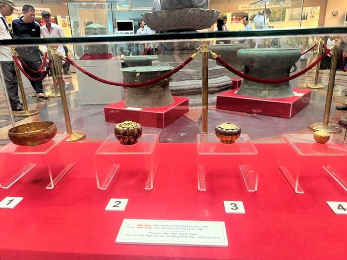 Hiện vật bát vàng - niên đại thời Trần (thế kỷ XIII - XIV) và hộp vàng - niên đại thời Lý (thế kỷ XI-XII)