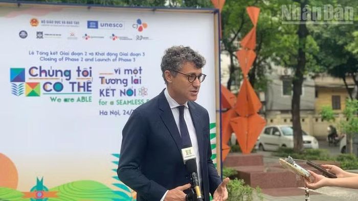 Ông Jonathan Wallace Baker, Trưởng đại diện UNESCO tại Việt Nam chia sẻ với báo chí tại sự kiện. (Ảnh: KIỀU GIANG)