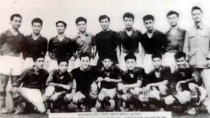 Đội bóng đá công nhân Hồng Quảng giành nhiều thắng lợi lớn từ năm 1962, ghi dấu ấn cho phong trào bóng đá Vùng mỏ phát triển mạnh mẽ về sau. (Ảnh tư liệu)