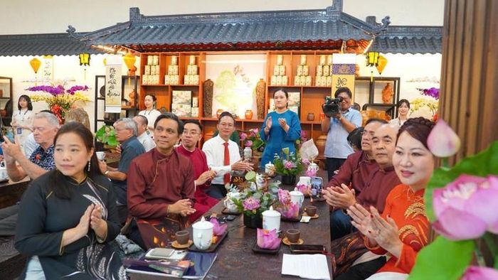 Các đại biểu tham dự chương trình.