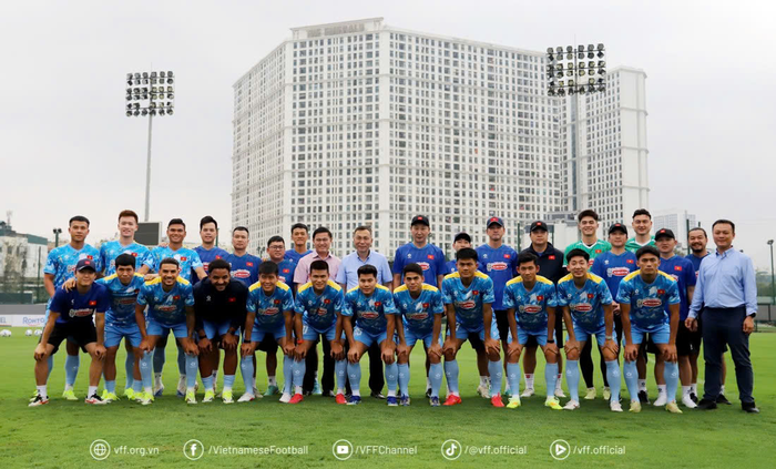  Chủ tịch và Phó Chủ tịch VFF thăm, động viên đội tuyển Việt Nam. Ảnh: VFF 