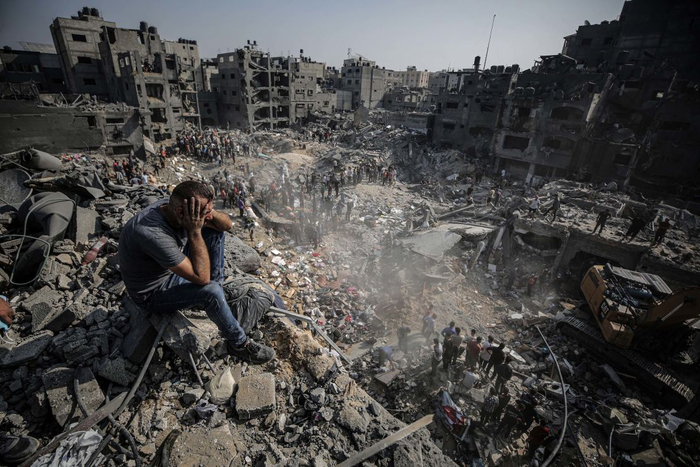 Israel sử dụng nhiều loại bom, trong đó có bom xuyên phá, trong chiến dịch không kích tại Dải Gaza. Ảnh: CNN 