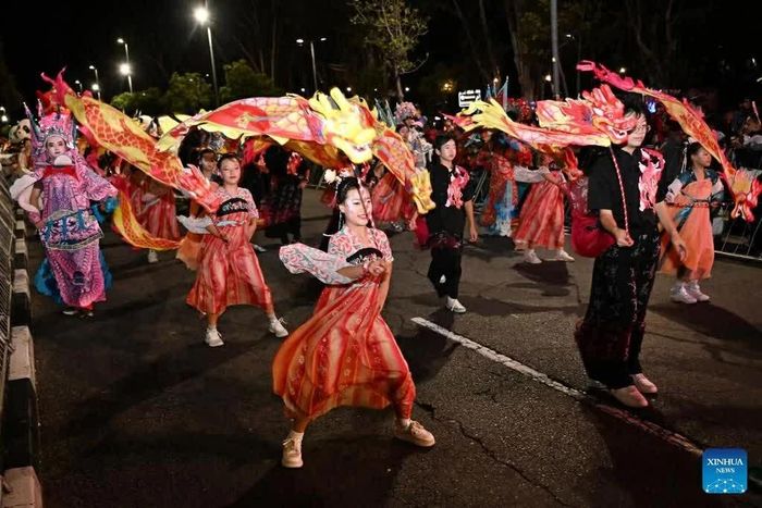  Carnival Cape Town 2026 không chỉ là không gian tôn vinh sự đa dạng văn hóa, mà còn là cầu nối thúc đẩy đối thoại, tăng cường hiểu biết giữa các nền văn hóa, góp phần làm phong phú đời sống văn hóa đa sắc màu tại Nam Phi. 