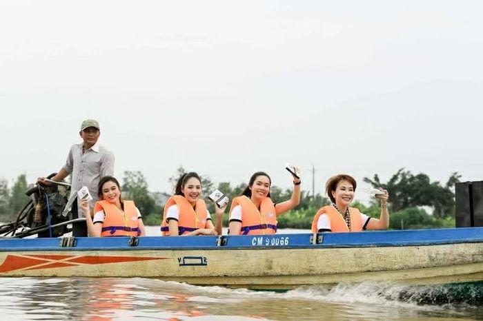 Hoa hậu Hương Giang, Á hậu Hoàng My, Mâu Thủy và ca sĩ Uyên Linh tham gia “Hành trình Từ Trái Tim”, cùng lan tỏa tinh thần học tập, rèn luyện và khát vọng cống hiến cho thế hệ trẻ Việt Nam.