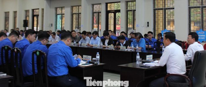 Toàn cảnh hội nghị đối thoại giữa VNR với cán bộ, đoàn viên thanh niên. Ảnh: Lộc Liên.