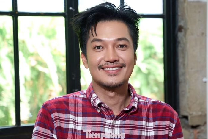 Nam diễn viên khẳng định bản thân luôn nỗ lực hết mình với mỗi vai diễn. Với anh, nếu bộ phim ra mắt mà vai diễn chưa đạt như kỳ vọng, anh cũng không hối tiếc, bởi đó đã là những gì tốt nhất mình có thể làm. "Tất cả vai diễn phải làm hết sức. Khi phim ra rạp nếu vai không đạt, ở thời điểm đó năng lực của tôi chỉ đến đó và bản thân cũng không hối tiếc, không suy nghĩ 'Tại sao lúc đó mình không diễn tốt hơn?'. Những gì tôi đưa lên phim là tốt nhất", Quang Tuấn cho biết.