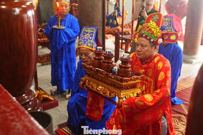Đại diện ban quản lý di tích cho biết hàng trăm thế hệ bô đã qua đời đều được thờ tự tại đình làng, có người hương khói quanh năm. Đây cũng là nét văn hóa độc đáo ở làng Bằng Liệt, cho thấy sự khác biệt với nhiều khu dân cư cũng có tục này.