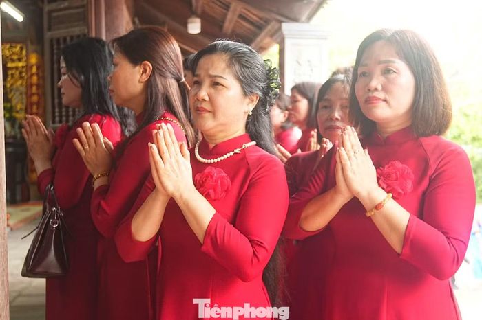 Trong lễ trình bô có nghi thức tế thánh và tế bô, báo cáo với các thế hệ bô trước đó để xin gia nhập hội bô. Lễ trình bô góp phần truyền tải giá trị văn hóa, phong tục tập quán từ thế hệ này sang thế hệ khác, tăng cường tình làng nghĩa xóm, xây dựng mối quan hệ gắn bó giữa các thành viên trong xã hội.
