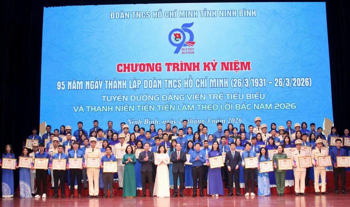 Tỉnh Đoàn đã tuyên dương 95 cá nhân tiêu biểu, trong đó có 35 đảng viên trẻ tiêu biểu và 60 thanh niên tiên tiến làm theo lời Bác.