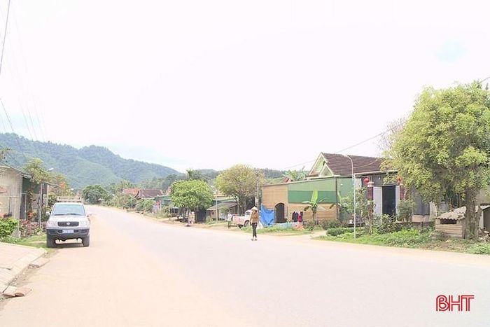 Quốc lộ 8 đoạn qua địa bàn xã Sơn Kim 1