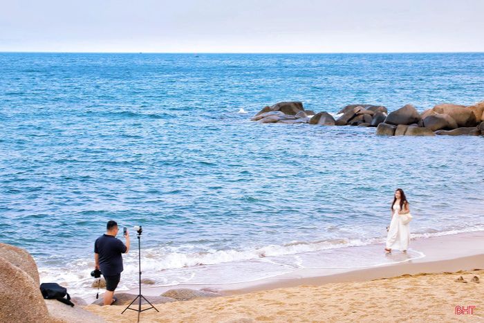 Với vẻ đẹp nguyên sơ và sức hút riêng, biển Hải Đăng có nhiều dư địa để “đánh thức” nếu được đầu tư đồng bộ về hạ tầng và phát triển các dịch vụ du lịch. Đây sẽ là nền tảng quan trọng để nâng tầm điểm đến, góp phần khai thác hiệu quả tiềm năng, thúc đẩy phát triển kinh tế – du lịch địa phương theo hướng bền vững.