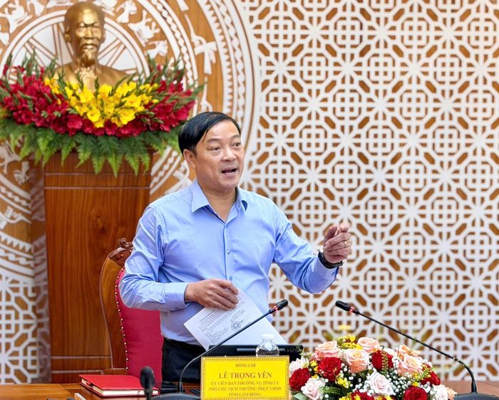 Ủy viên Ban Thường vụ Tỉnh ủy, Phó Chủ tịch Thường trực UBND tỉnh Lâm Đồng Lê Trọng Yên phát biểu kết luận cuộc họp