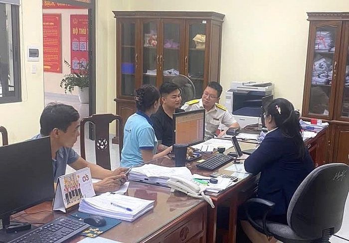 Công chức Thuế tỉnh Cao Bằng triển khai hỗ trợ người nộp thuế quyết toán thuế năm 2025 thuận lợi.