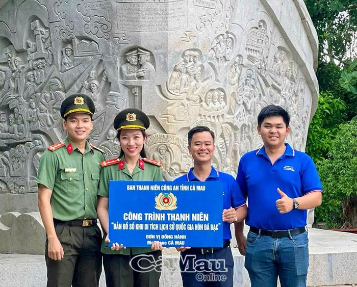  Bàn giao công trình Số hóa tại Di tích Hòn Đá Bạc (Ảnh nhân vật cung cấp).