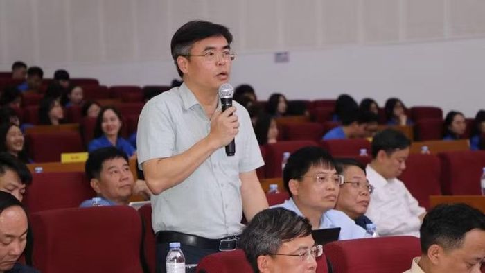 Đại diện các sở, ngành của Lai Châu trực tiếp trao đổi, giải đáp nhiều nội dung kiến nghị mà thanh niên nêu tại buổi đối thoại.