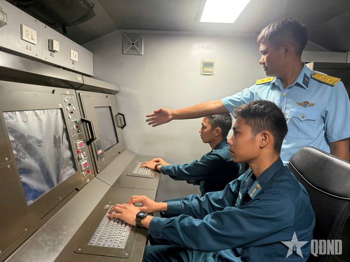 Đoàn viên, thanh niên Trạm radar 20 thi đua huấn luyện, SSCĐ.