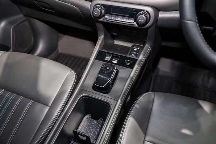 Trang bị mới tiếp theo của mẫu SUV cỡ B này là hệ thống trợ lái thông minh ProPILOT, kết hợp với gói an toàn chủ động Nissan 360 Safety Shield. Đây là lần đầu tiên ProPILOT xuất hiện tại Thái Lan, hoạt động dựa trên sự kết hợp giữa hệ thống kiểm soát hành trình thông minh giúp duy trì tốc độ cũng như khoảng cách với xe phía trước, cùng hệ thống Dừng/Đi, hỗ trợ giữ làn đường, cảnh báo và hỗ trợ đưa xe trở lại làn đường khi xe có xu hướng lệch làn.