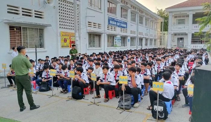 Buổi sinh hoạt chuyên đề "Miễn dịch số" tại Trường THCS Quản Cơ Thành (xã Châu Thành, tỉnh An Giang).