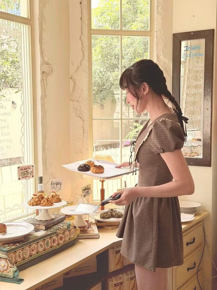 Đây được xem là một bước chuyển mình thú vị, cho thấy sự linh hoạt trong phong cách cũng như khả năng làm mới bản thân của giọng ca "Ngày mai" sau nhiều năm hoạt động nghệ thuật.