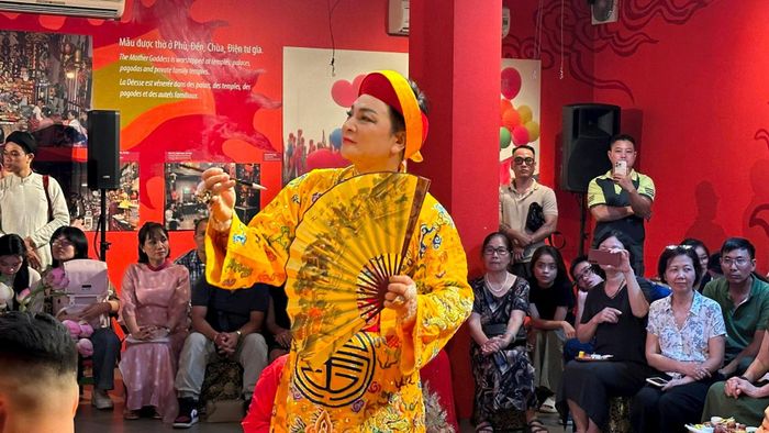 Chương trình trải nghiệm văn hóa Tín ngưỡng thờ Mẫu tại Bảo tàng Phụ nữ Việt Nam. Chương trình có sự tham gia của Tiến sĩ, Nghệ nhân Ưu tú Nguyễn Đức Hiển, phụ trách chuyên môn và trực tiếp tham gia diễn xướng.