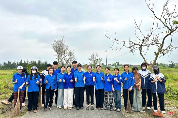 Cùng với đó, các hoạt động vệ sinh môi trường cũng được tuổi trẻ các địa phương tích cực triển khai.