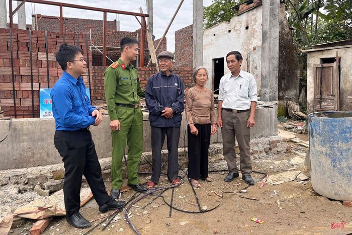 Anh Lương Lê Tuấn Anh - Bí thư Đoàn xã Đức Quang chia sẻ: “Chúng tôi mong muốn góp một phần nhỏ chung tay cùng địa phương chăm lo cho các hoàn cảnh khó khăn. Hy vọng, sự hỗ trợ kịp thời này sẽ tiếp thêm động lực để gia đình ông Đức vượt qua khó khăn, ổn định cuộc sống".