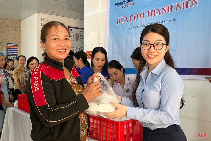 Niềm vui, nụ cười của người bệnh khi đón nhận những suất cơm ấm áp nghĩa tình chính là động lực để các bạn trẻ tiếp tục lan tỏa yêu thương, duy trì và nhân rộng những hoạt động ý nghĩa vì cộng đồng.
