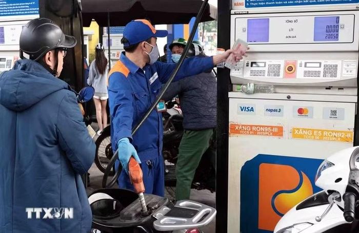 Một điểm kinh doanh xăng dầu của Petrolimex trên địa bàn Hà Nội. (Ảnh: Trần Việt/TTXVN)