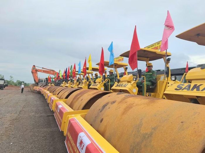  Khởi công Dự án Đường bộ cao tốc Quy Nhơn- Pleiku (hợp phần 1). Ảnh: Quang Tấn 