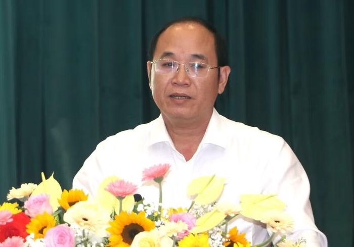  Chủ tịch UBND xã Phù Mỹ Đông Trần Minh Thông cho rằng công tác quy hoạch và chuẩn bị đầu tư chưa thật sự gắn với khả năng bố trí nguồn vốn. Ảnh: Quang Tấn 
