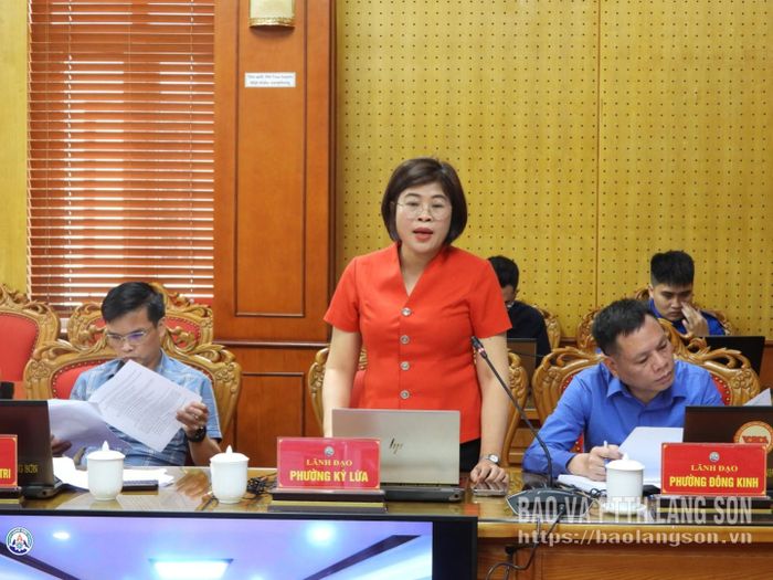 Đại diện lãnh đạo UBND phường Kỳ Lừa báo cáo tại cuộc họp