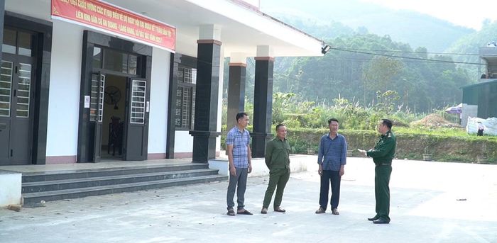 Chi bộ thôn Làng Hang thường xuyên nắm bắt tâm tư, nguyện vọng của người dân trong thôn.