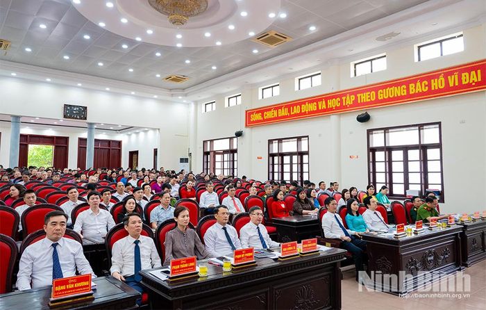 Các đại biểu dự hội nghị.