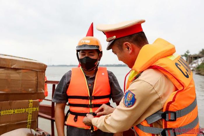 Những thay đổi nhỏ trong hành vi như mặc áo phao, tuân thủ hướng dẫn... đang từng bước tạo nên chuyển biến lớn trong văn hóa giao thông đường thủy.