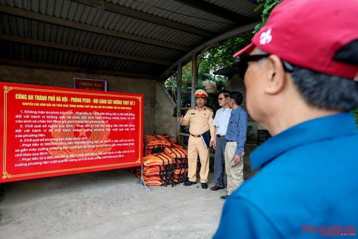 Bến khách Đại Lộ (xã Hồng Vân, Hà Nội).