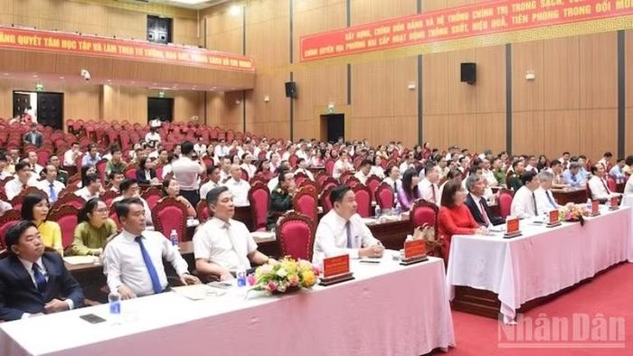 Toàn cảnh hội nghị.