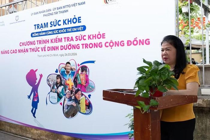 Phó Chủ tịch Hội Bảo vệ quyền trẻ em Việt Nam Lê Tuyết Mai phát biểu ý kiến tại chương trình.