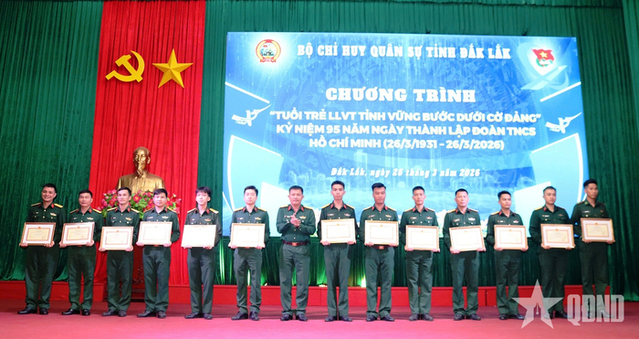 Các tập thể, cá nhân có thành tích tiêu biểu trong công tác Đoàn và phong trào thanh niên