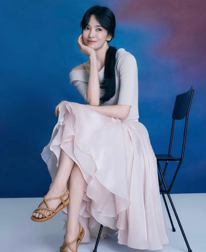 Trong khi người hâm mộ tràn ngập các nền tảng trực tuyến đã để lại nhiều bình luận khen ngợi trước sự thay đổi ngoạn mục của cô.